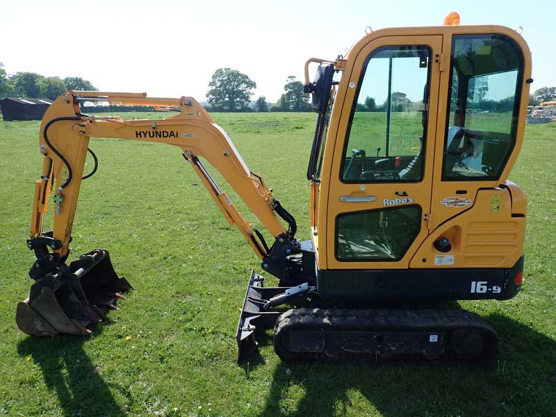 Hyundai Robex 16-9 mini digger for sale