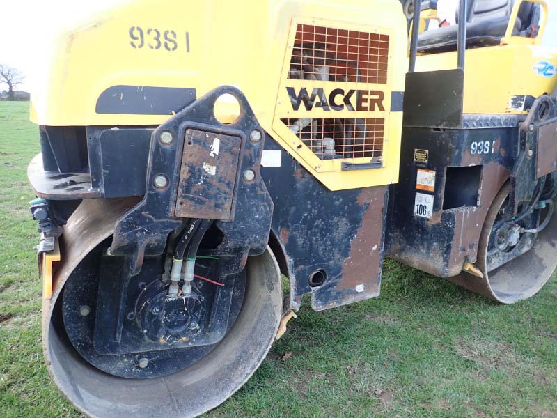 Wacker RD27 Vibrating double drum roll for sale